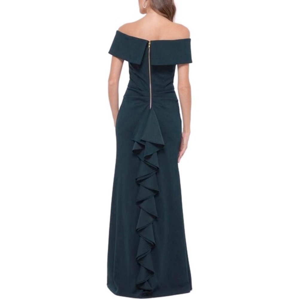 NWOT Betsey & Adam ruffle back gown